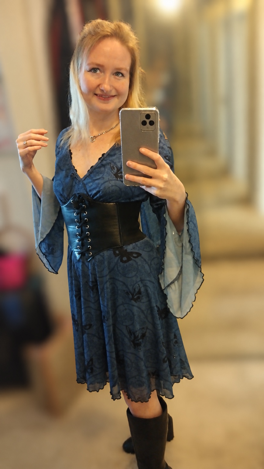 Eliza EverNight in a blue patterned dress
